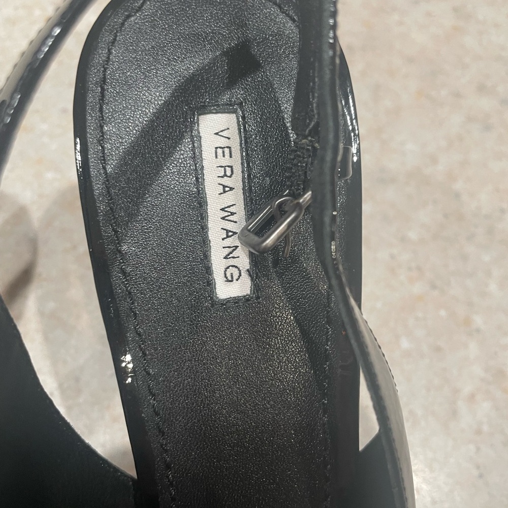 Vera Wang Kitten Heel pump - Picture 3 of 4